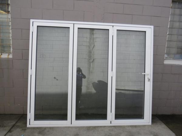 The usage of aluminium white window façade 