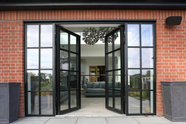 Distributing aluminium windows in bulk